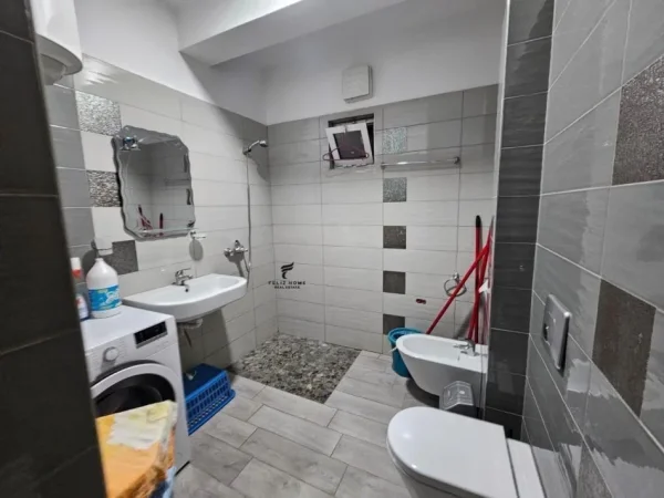 Tirane, jepet me qera apartament 1+1+Ballkon Kati 5, 52 m² 500 € (FERIT XHAJKO)