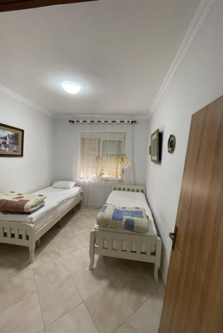 Tirane, jepet me qera apartament 1+1+Ballkon Kati 2, 96 m² 450 € (Rruga e Teleferikut)