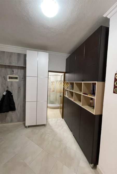 Tirane, jepet me qera apartament 1+1+Ballkon Kati 2, 96 m² 450 € (Rruga e Teleferikut)