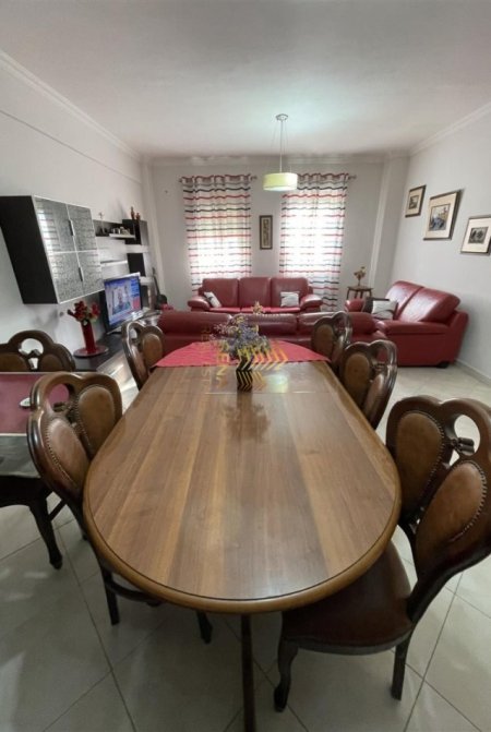Tirane, jepet me qera apartament 1+1+Ballkon Kati 2, 96 m² 450 € (Rruga e Teleferikut)