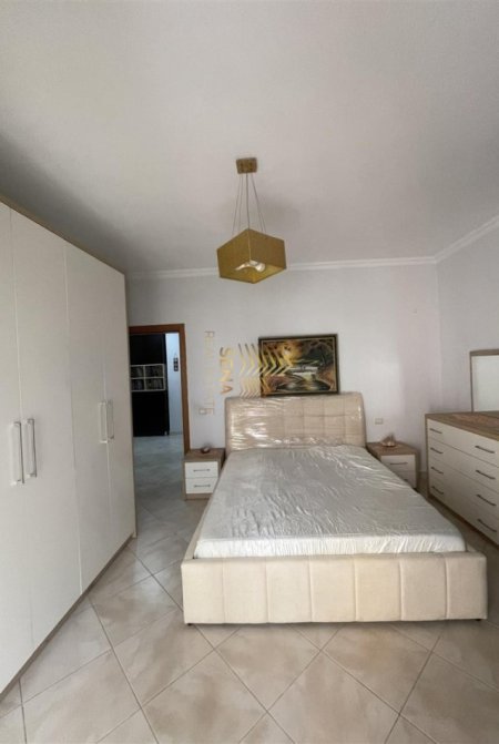 Tirane, jepet me qera apartament 1+1+Ballkon Kati 2, 96 m² 450 € (Rruga e Teleferikut)