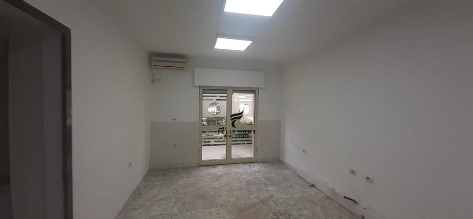 Tirane, jepet me qera dyqan Kati 0, 37 m² 650 € (ISH EKSPOZITA)