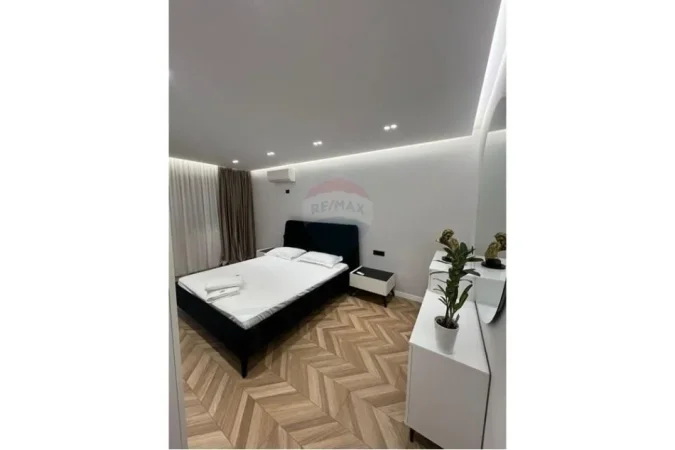 Tirane, jepet me qera apartament 1+1+Ballkon Kati 7, 85 m² 1.000 € 