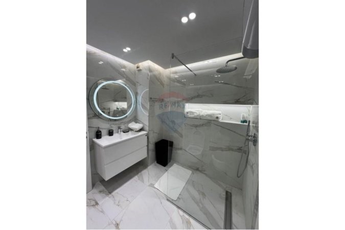 Tirane, jepet me qera apartament 1+1+Ballkon Kati 7, 85 m² 1.000 € 