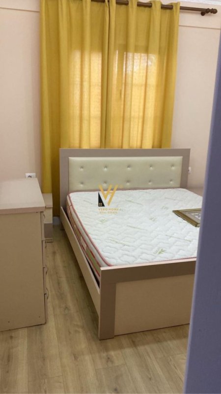 Tirane, jepet me qera shtepi 1+1+Aneks+Ballkon Kati 0, 60 m² 400 € (PORCELAN)