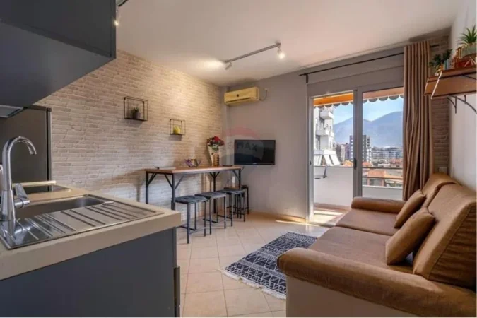 Tirane, jepet me qera apartament 2+1 Kati 6, 100 m² 700 € (Qender, Rr. e Barrikadave)