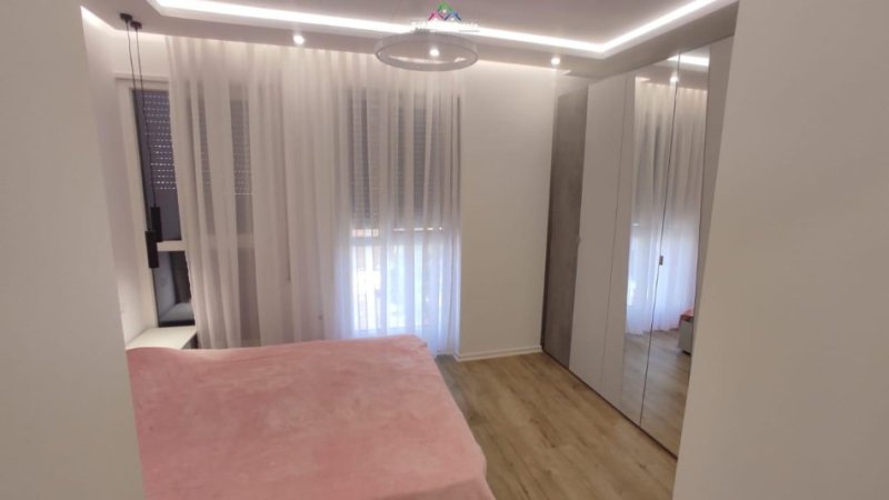 Tirane, jepet me qera apartament 1+1+Ballkon Kati 5, 65 m² 550 € (don bosko)