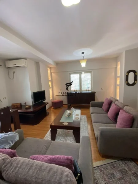 Tirane, jepet me qera apartament 2+1+Ballkon Kati 5, 140 m² 1.200 € (BLLOK)