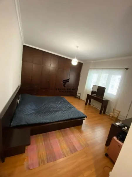 Tirane, jepet me qera apartament 2+1+Ballkon Kati 5, 140 m² 1.200 € (BLLOK)