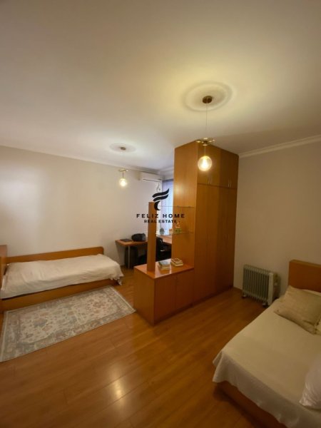 Tirane, jepet me qera apartament 2+1+Ballkon Kati 5, 140 m² 1.200 € (BLLOK)