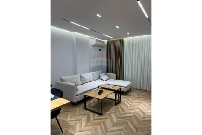 Tirane, jepet me qera apartament 1+1 Kati 7, 75 m² 1.000 € (Komuna e Parisit)