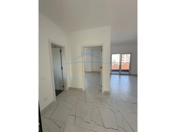Durres, shitet apartament 1+1+Ballkon Kati 4, 106 m² 180.000 € (Golem)