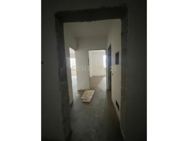 Tirane,Shitet apartamenti 1+1 , sip 70 m2, 87,000€(Porcelan)