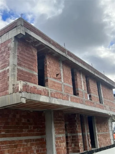 Tirane, shitet Vile 2+1+Ballkon Kati 3, 900 m² 830.000 € (TEG)