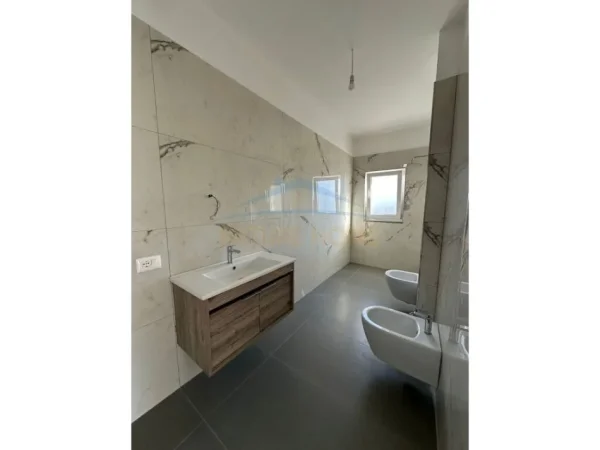 Durres, shitet apartament 1+1+Ballkon Kati 2, 76 m² 114.000 € (Golem)