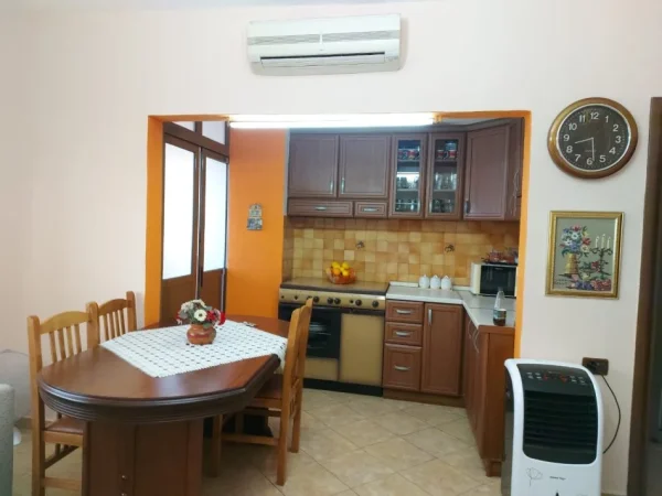 Tirane, shitet apartament 2+1 Kati 5, 85 m² 125.000 € (SHITET APARTAMENTI 2+1 TEK VARRI I BAMIT NE XHAMLLIK.)