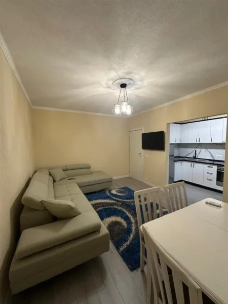 Tirane, jepet me qera apartament 1+1 Kati 5, 60 m² 450 € (Bulevardi Bajram Curri)