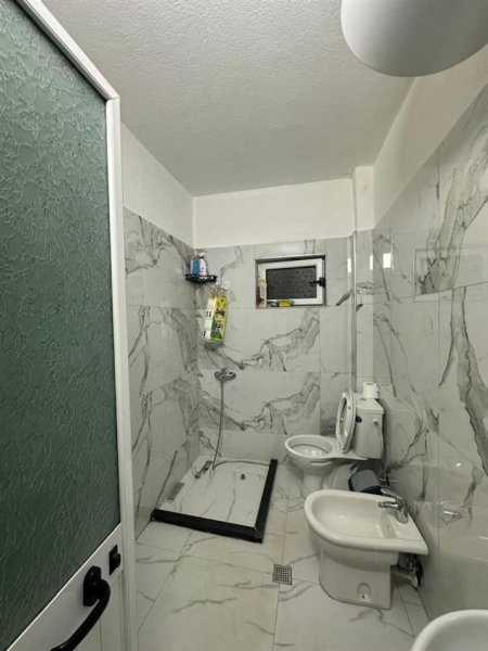Tirane, jepet me qera apartament 1+1 Kati 5, 60 m² 450 € (Bulevardi Bajram Curri)