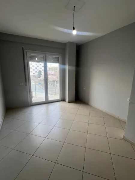 Tirane, jepet me qera apartament 2+1+Ballkon Kati 4, 98 m² 600 € (Dritan Hoxha)