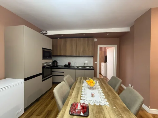 Shqiperi, shes apartament 3+1+Aneks+Ballkon Kati 9, 122 m² 238.000 € (square 21)