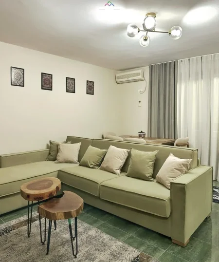 Tirane, jepet me qera apartament 1+1+Ballkon Kati 4, 68 m² 550 € (21 dhjetori)