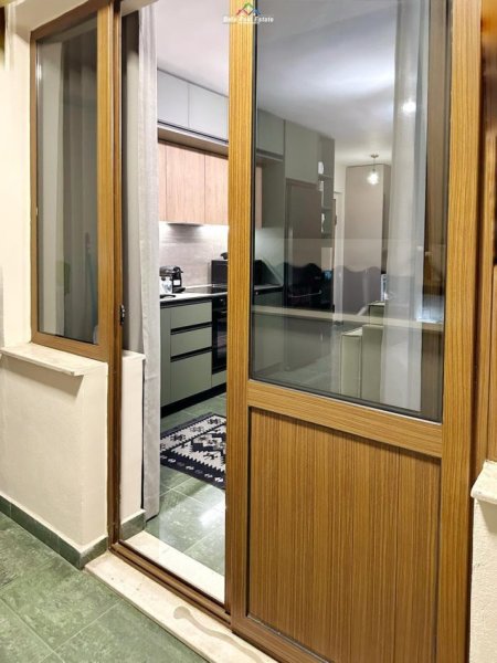 Tirane, jepet me qera apartament 1+1+Ballkon Kati 4, 68 m² 550 € (21 dhjetori)