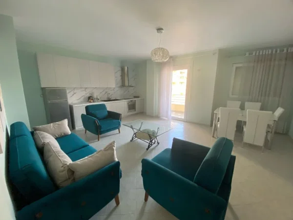 Vlore - Lungomare - Uji i Ftohte, shitet apartament 2+1 Kati 4, 126 m² 207.900 € (Rruga Sazani)