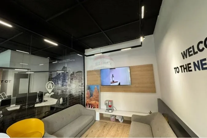 Tirane, jepet me qera zyre Kati 0, 50 m² 1.000 € (Bulevardi Gjergj Fishta)