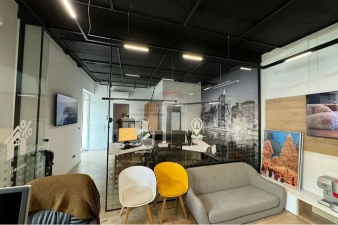 Tirane, jepet me qera zyre Kati 0, 50 m² 1.000 € (Bulevardi Gjergj Fishta)