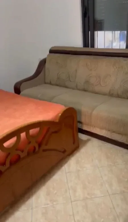Tirane, jepet me qera shtepi 1+1 Kati 1, 60 m² 300 € (rruga Besa)