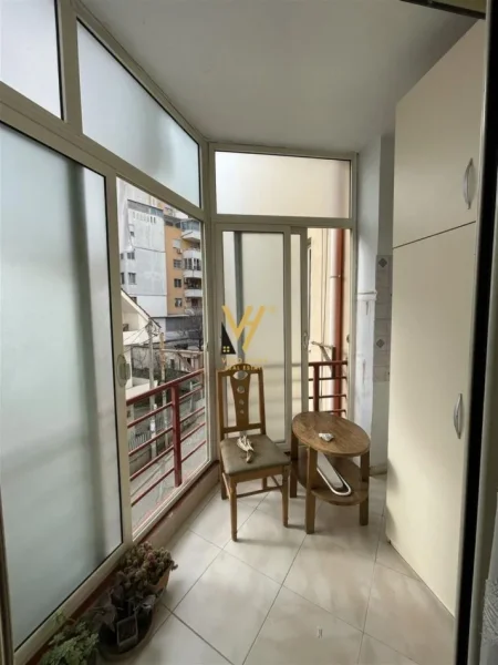 Tirane, jepet me qera apartament 2+1+Ballkon Kati 2, 96 m² 450 € (DAJT)