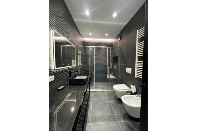 Tirane, jepet me qera apartament 2+1+Ballkon Kati 4, 88 m² 1.350 € 
