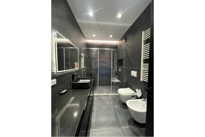 Tirane, jepet me qera apartament 2+1+Ballkon Kati 4, 88 m² 1.350 € 