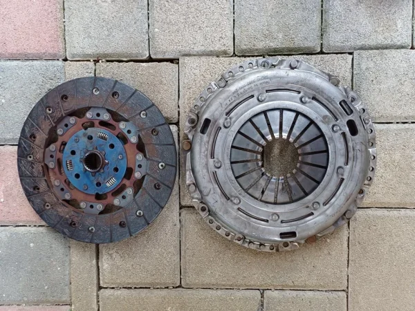 Tirane, shes Disk ,Specidisk . Shumë pak i përdorur. Marka SACHS , Golf 5 Nafte, manuale 5 km 152 €