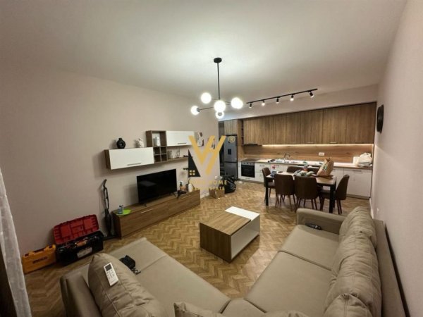 Tirane, jepet me qera apartament 1+1+Ballkon Kati 1, 85 m² 550 € (ISH FUSHA E AVIACIONIT)