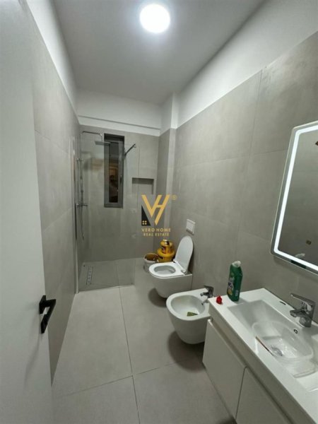 Tirane, jepet me qera apartament 1+1+Ballkon Kati 1, 85 m² 550 € (ISH FUSHA E AVIACIONIT)