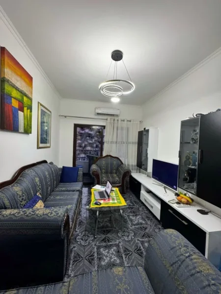 Tirane, jepet me qera apartament 2+1 Kati 2, 80 m² 500 € (Rruga e Kavajes)