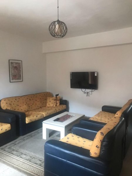 Tirane, jepet me qera apartament 1+1+Ballkon Kati 1, 50 m² 400 € (LAPRAKE)