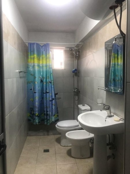 Tirane, jepet me qera apartament 1+1+Ballkon Kati 1, 50 m² 400 € (LAPRAKE)