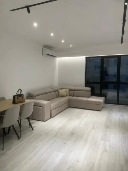 Tirane, jepet me qera apartament 1+1 , 69 m² 500 € (Astir)