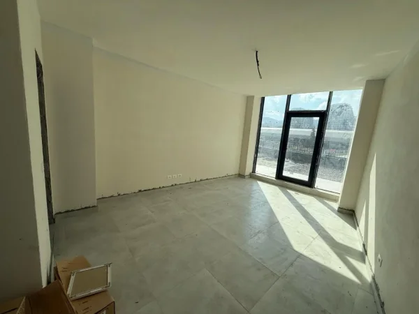 Tirane, jepet me qera ambjent biznesi Kati 2, 36 m² 700 € (Rruga e Kosovareve)