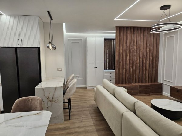Tirane, jepet me qera apartament 2+1 Kati 5, 77 m² 1.000 € (Selvia afer Spar)