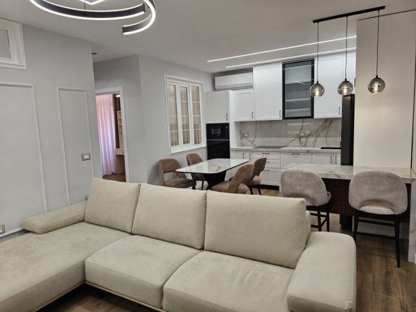 Tirane, jepet me qera apartament 2+1 Kati 5, 77 m² 1.000 € (Selvia afer Spar)