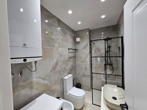 Tirane, jepet me qera apartament 2+1 Kati 5, 77 m² 1.000 € (Selvia afer Spar)