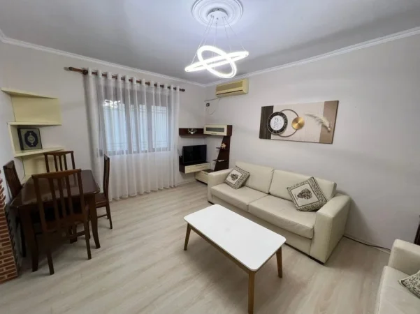 Tirane, shes apartament 1+1+Aneks+Ballkon Kati 3, 59 m² 110.000 € (Rr. Ndre Mjeda, ish parku)