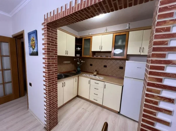 Tirane, shes apartament 1+1+Aneks+Ballkon Kati 3, 59 m² 110.000 € (Rr. Ndre Mjeda, ish parku)