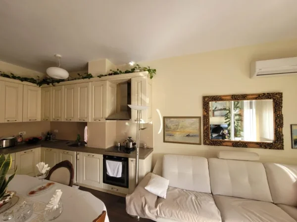 Shqiperi, shes 2+1+Ballkon Kati 5, 98 m² 206.000 € (rruga liqeni thate)