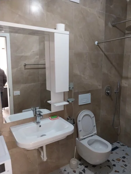 Tirane, jepet me qera garsonier Kati 1, 33 m² 300 € (Ali Demi)