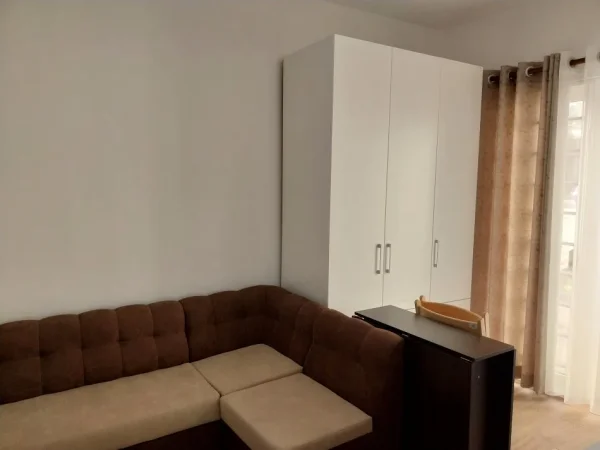 Tirane, jepet me qera garsonier Kati 1, 33 m² 300 € (Ali Demi)