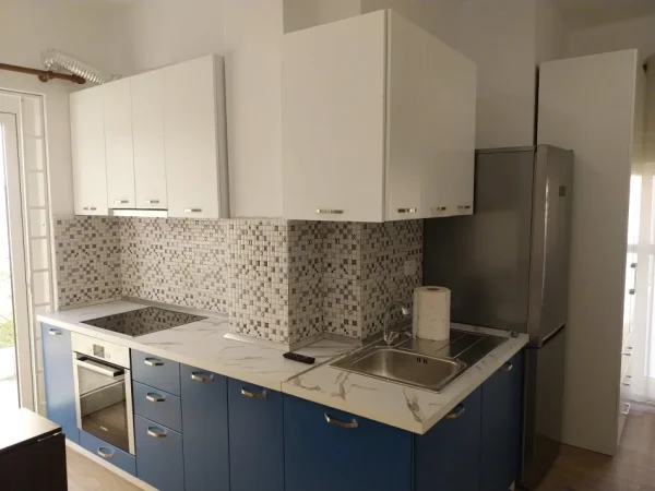 Tirane, jepet me qera garsonier Kati 1, 33 m² 300 € (Ali Demi)